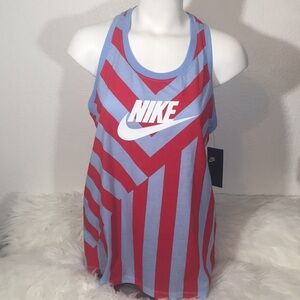 The Nike Tee Women’s Medium New